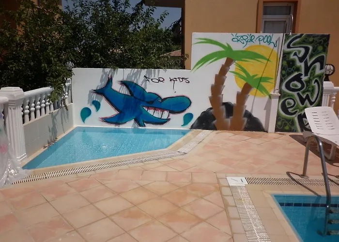 Oezguer Hotel Otel *