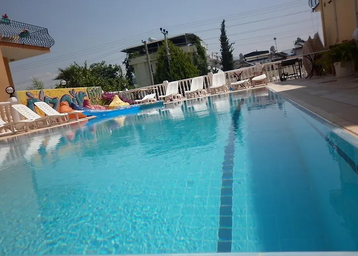 Oezguer Hotel 酒店 *