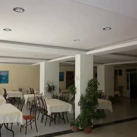 Oezguer Hotel ホテル