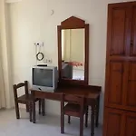 מלון Oezguer Hotel *