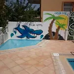 Oezguer Hotel מלון *