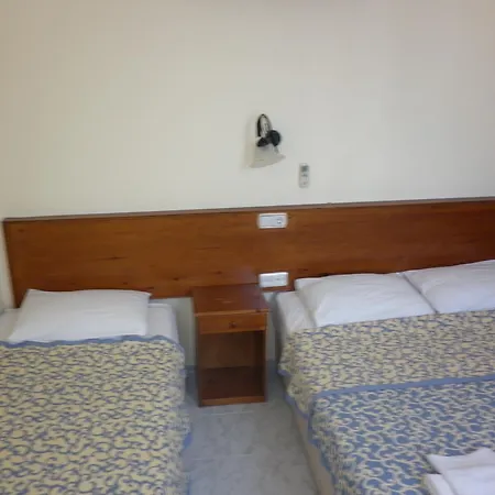 מלון Oezguer Hotel