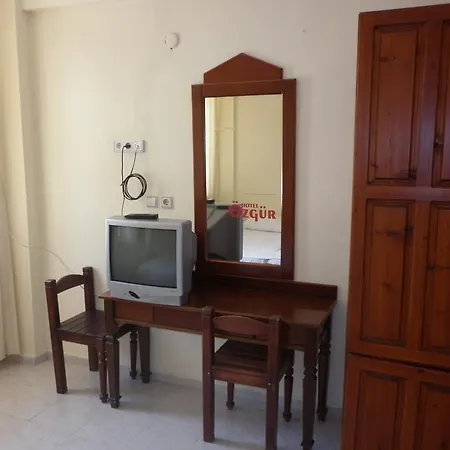 מלון Oezguer Hotel *