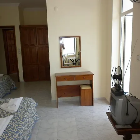 Oezguer Hotel מלון פאטהיה